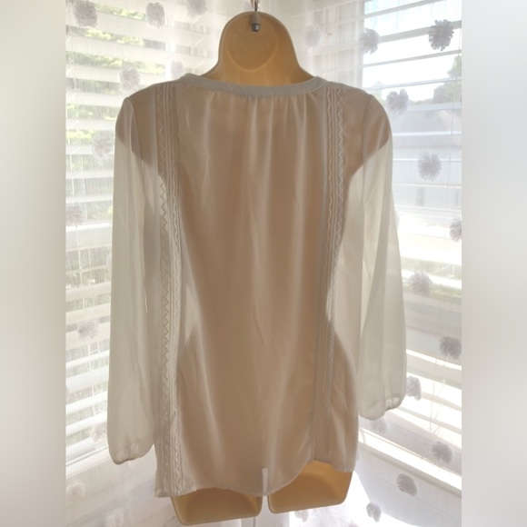 Gorgeous White Versatile Long sleeve Blouse - Picture 2 of 2